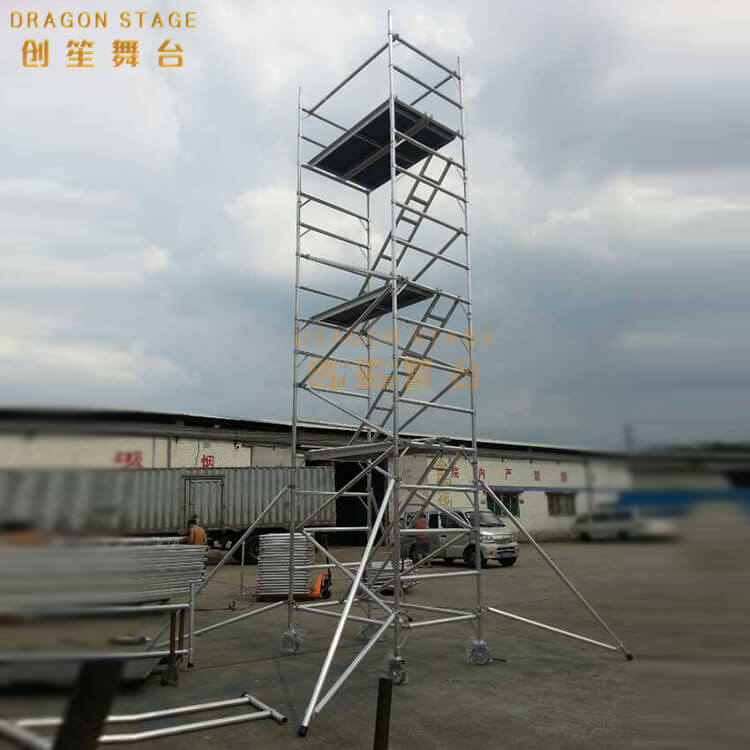 板移动塔双重脚手架与阶梯梯